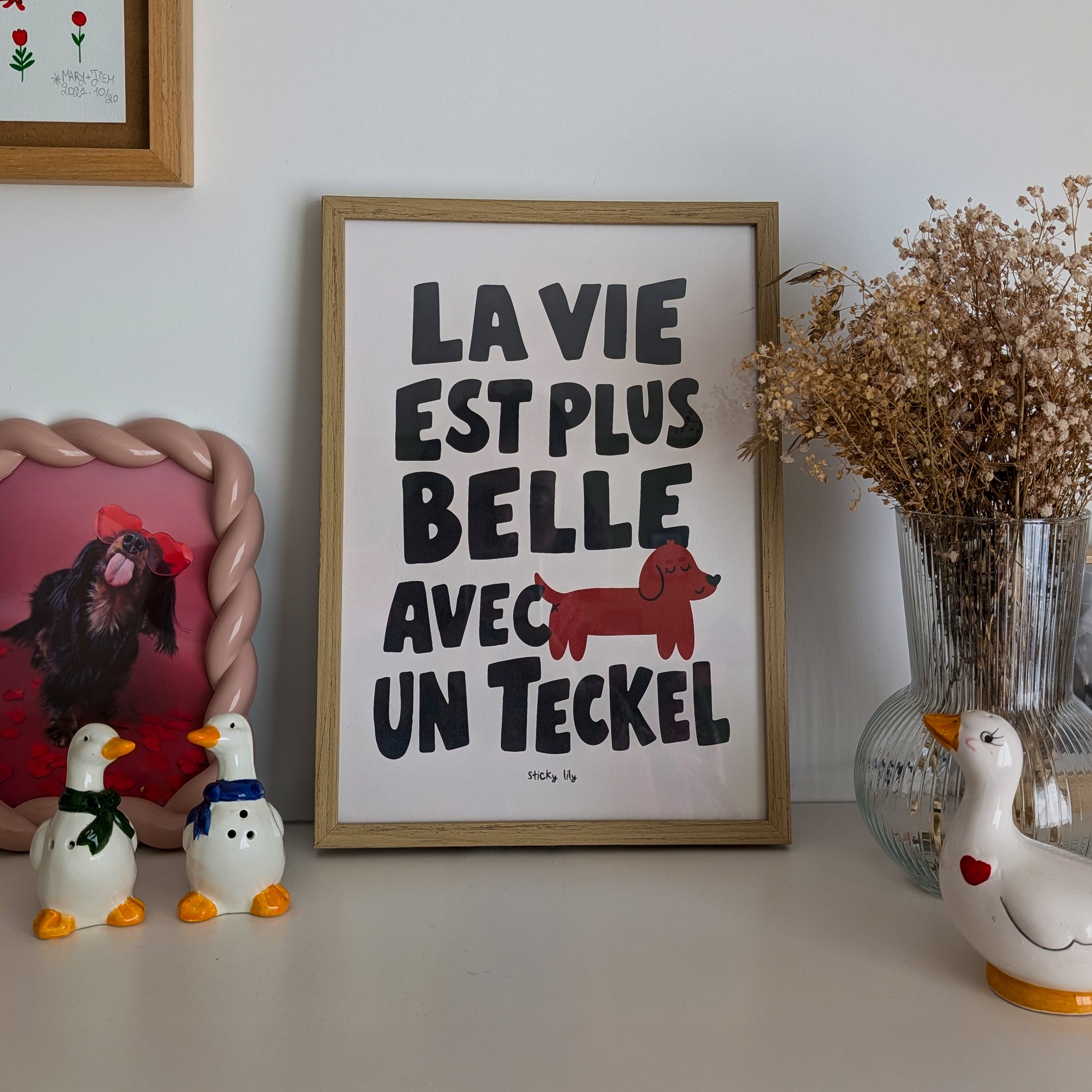 Affiche A4 - La vie est plus belle avec un teckel (noir)